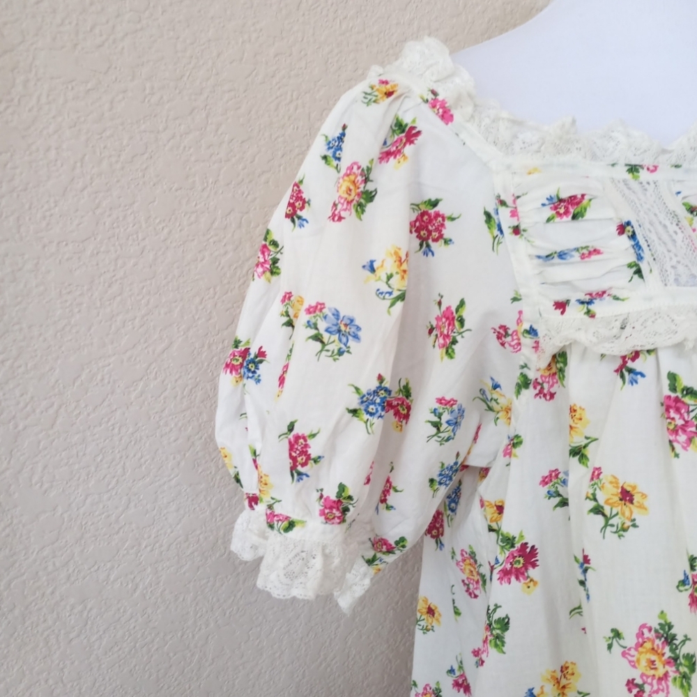 Doen Floral Blouse with Puff Sleeves - Picture 8 of 13